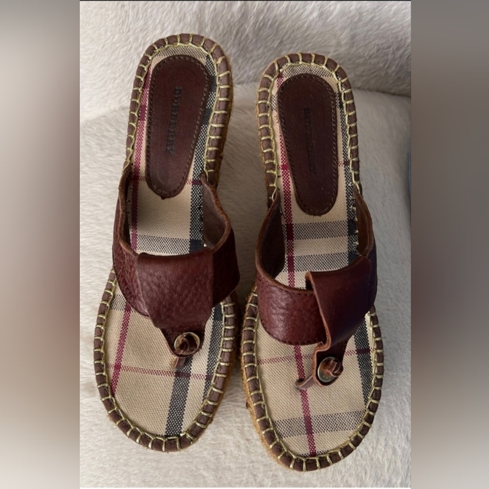 Burberry authentic sandals ,ladies size 42, fits like a size 9 or 9.5